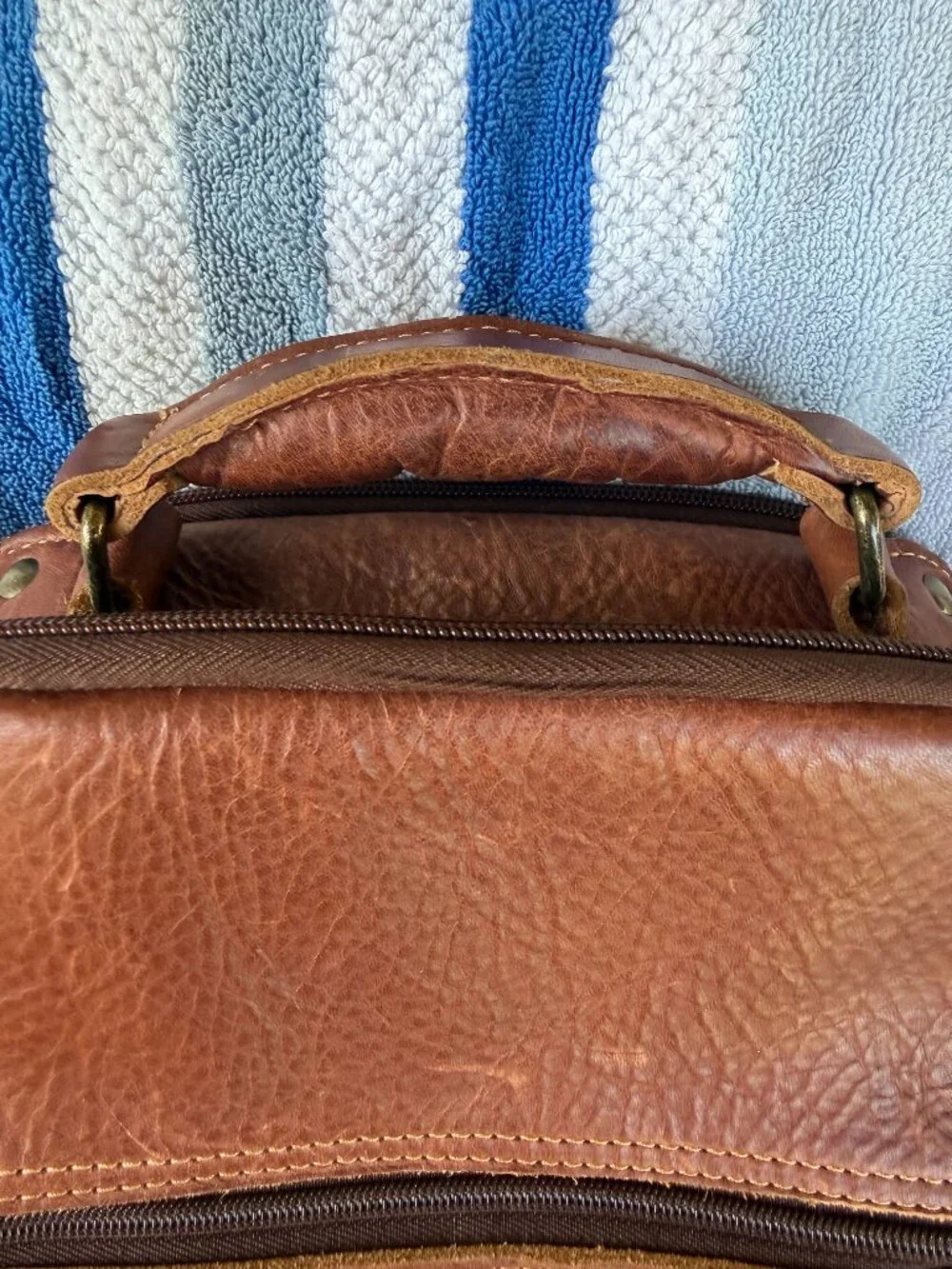 Duluth Trading Co. Crossbody/Sling Premium Leather Bag